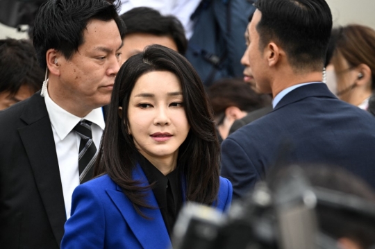 Pesona Kim Keon Hee, Istri Presiden Korea Selatan yang Mencuri Perhatian di KTT G7