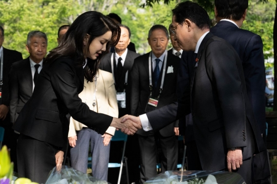 Pesona Kim Keon Hee, Istri Presiden Korea Selatan yang Mencuri Perhatian di KTT G7