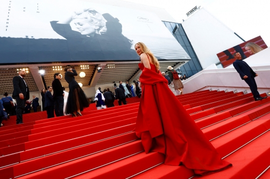 Gaun Merah Membara Jennifer Lawrence di Festival Film Cannes 2023