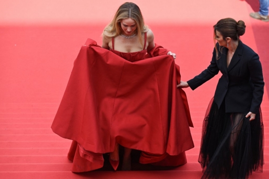 Gaun Merah Membara Jennifer Lawrence di Festival Film Cannes 2023