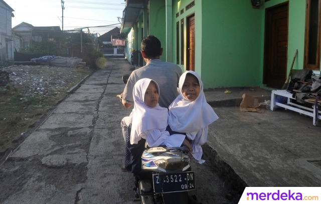 Foto : Potret Semangat Anak Kembar Siam di Garut Bercita-cita Ingin