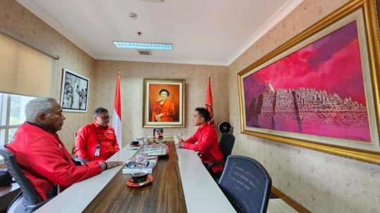 Foto Gibran Sungkem Hasto Klarifikasi Pertemuan Prabowo dan Relawan