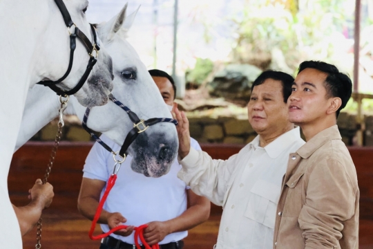 Foto-Foto Gibran dan Prabowo, dari Meja Makan Sampai Bertemu Relawan