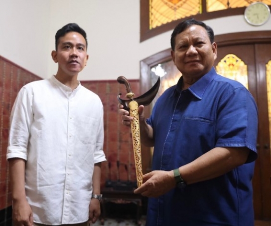 Foto-Foto Gibran dan Prabowo, dari Meja Makan Sampai Bertemu Relawan