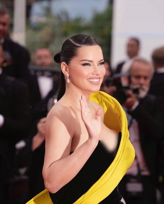 10 Supermodel Tampil Anggun di Karpet Merah Festival Film Cannes 2023