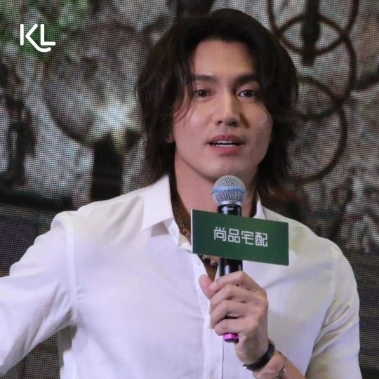 Menolak Tua, Potret Jerry Yan Makin Ganteng di Usia 46 Tahun, Netizen: Fix Dia Vampir