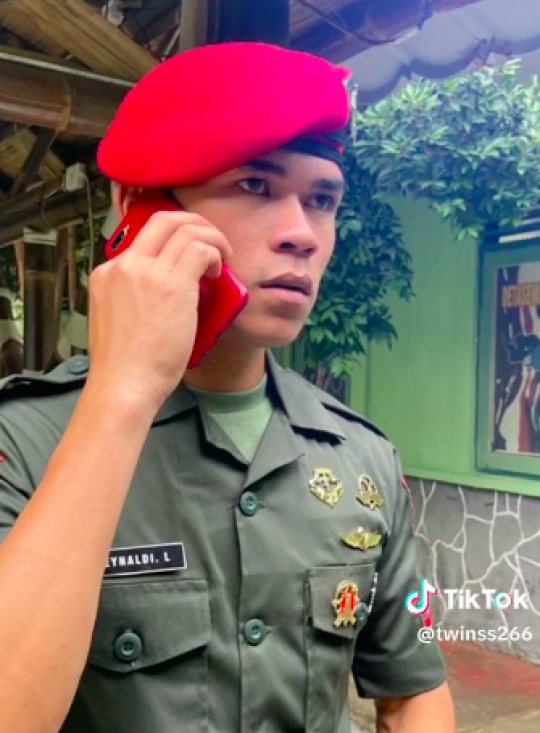 Foto Si Kembar Jadi Kopassus Dan Polisi Ini Potret Gagah Berseragam