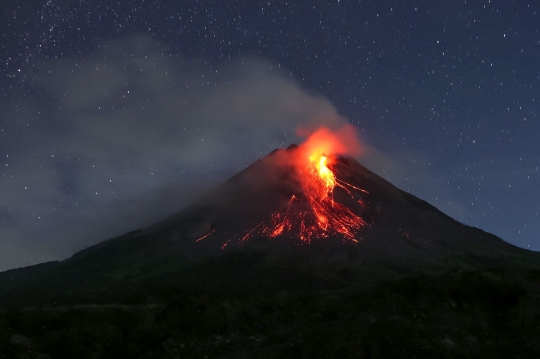 Gunung Merapi Kembali Semburkan Guguran Lava Pijar, Ini Penampakannya