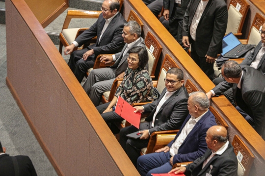 Foto : Banyak Kursi Kosong, Begini Suasana Rapat Paripurna DPR Bahas ...