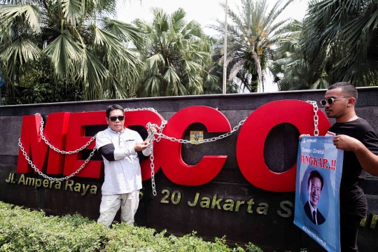 Aliansi Masyarakat Anti Mafia Tambang Segel Kantor Medco