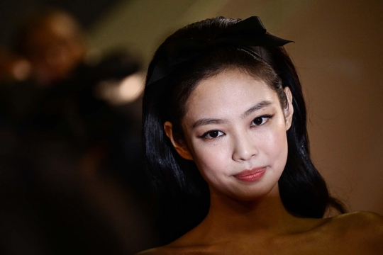 Wajah Ayu Jennie BLACKPINK Debut di Karpet Merah Festival Film Cannes