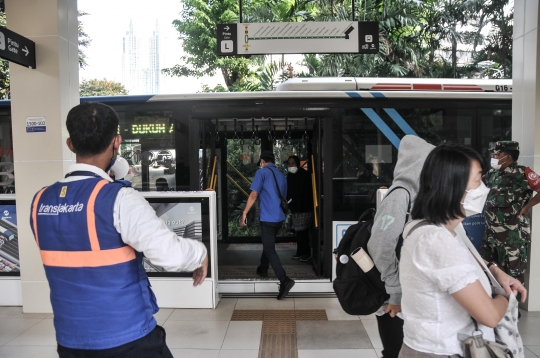 Wajah Baru Halte Transjakarta Dukuh Atas 2