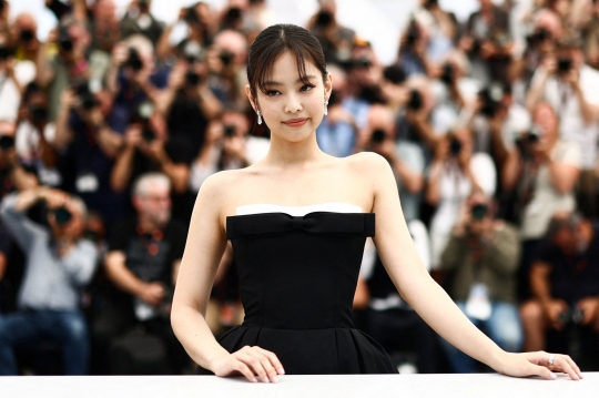 Manisnya Jennie BLACKPINK dengan Rambutnya yang Dikepang di Festival Film Cannes