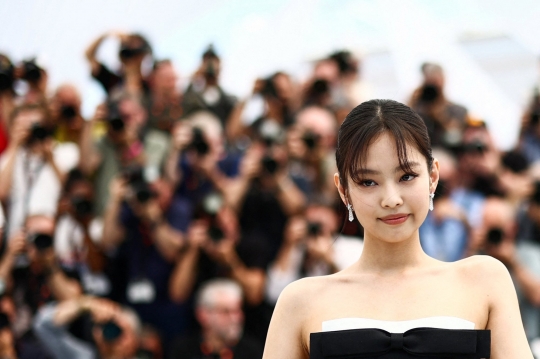 Manisnya Jennie BLACKPINK dengan Rambutnya yang Dikepang di Festival Film Cannes