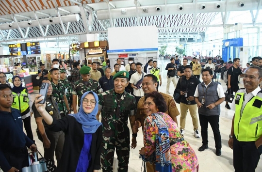 Keseruan Jenderal TNI Jawara Silat Dampingi Eks Menteri di Peluncuran Penerbangan