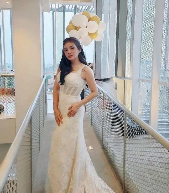 Potret Mawar AFI yang Kini Makin Bening, Pakai Dress Putih Dipuji Kayak Barbie