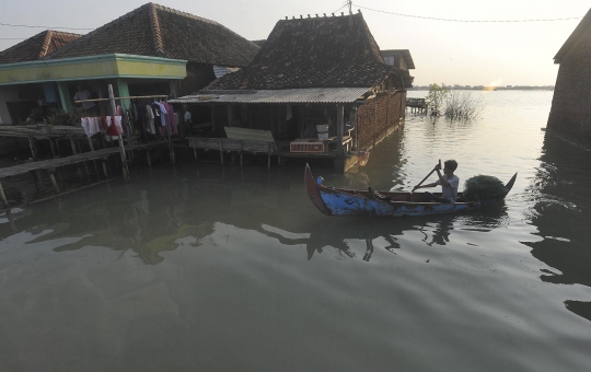 Derita Warga Timbulsloko, Dulu Tinggal di Daratan Kering Kini Terkepung Air Laut