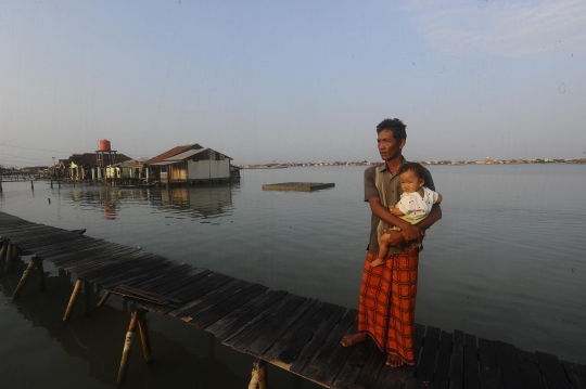 Derita Warga Timbulsloko, Dulu Tinggal di Daratan Kering Kini Terkepung Air Laut