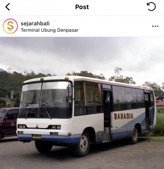 Penampakan Bus Jadul Era 90-an Beroperasi di Pulau Bali, Momennya Bikin Nostalgia