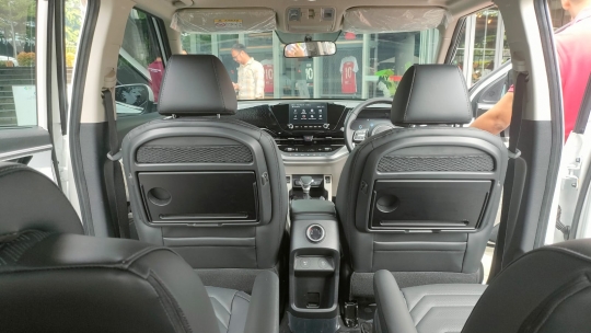 Mobil Keluarga New Kia Carens Tampil Semakin Menarik dengan Captain Seat