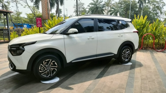 Mobil Keluarga New Kia Carens Tampil Semakin Menarik dengan Captain Seat