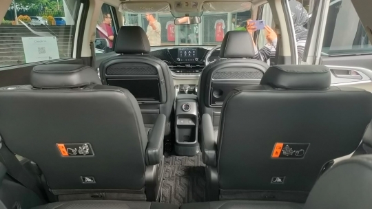 Mobil Keluarga New Kia Carens Tampil Semakin Menarik dengan Captain Seat