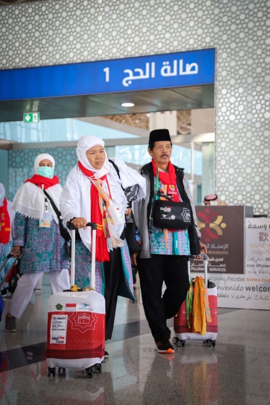 Kedatangan 390 Jemaah Haji Kloter 1 Indonesia di Madinah