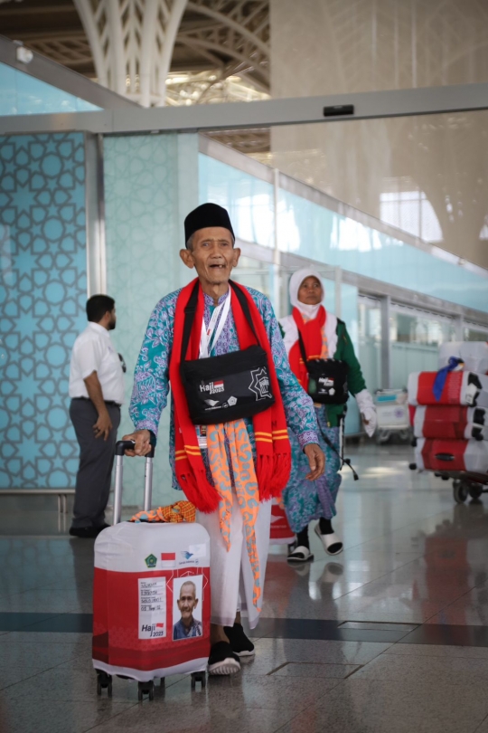 Kedatangan 390 Jemaah Haji Kloter 1 Indonesia di Madinah