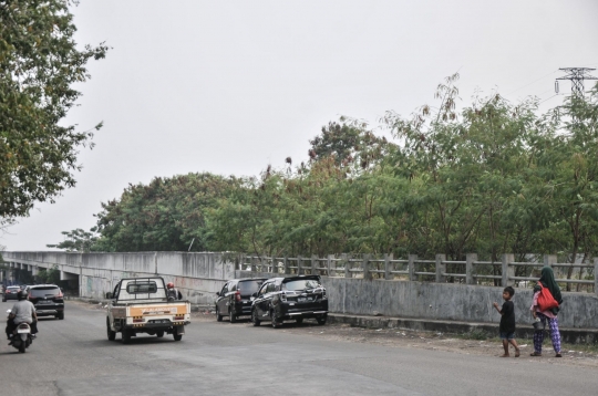 Potret Proyek Jalan Layang Non Tol Pluit 8 Tahun Terbengkalai Dihuni PMKS