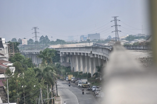 Potret Proyek Jalan Layang Non Tol Pluit 8 Tahun Terbengkalai Dihuni PMKS