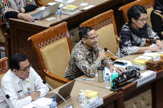 Mendikbudristek Nadiem Makarim Beberkan Formasi Guru PPPK 2023 di Depan Komisi X DPR