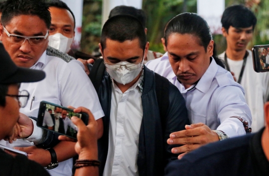 Dadan Tri Yudianto terlihat menundukkan wajahnya dan irit bicara.