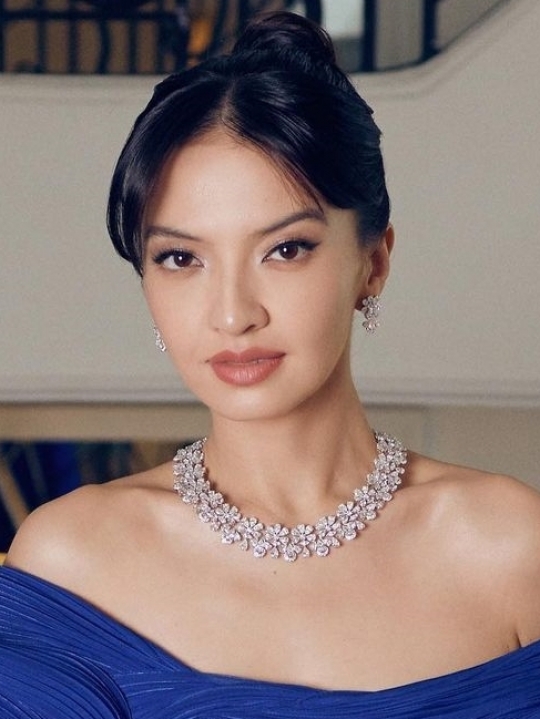 Detail 3 Perhiasan Mewah Raline Shah di Festival Film Cannes 2023