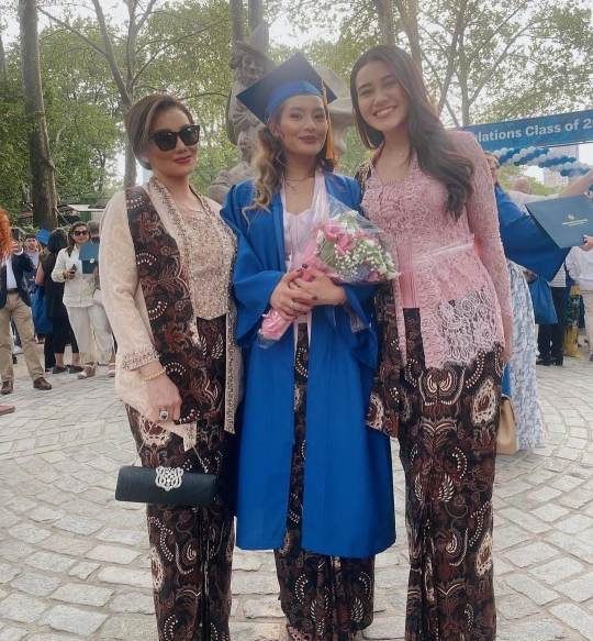 Potret Wisuda Zahwa Massaid Lulus dari Kampus di New York, Penampilan Curi Perhatian