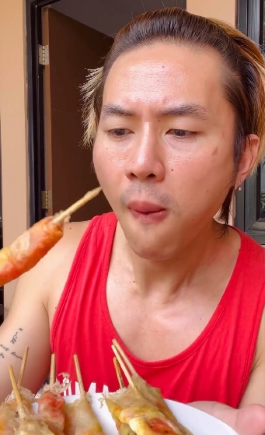 Resep Seblaknya Sempat Viral, Intip Potret Terbaru Rafael Smash Jadi Food Vlogger
