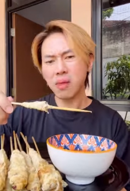 Resep Seblaknya Sempat Viral, Intip Potret Terbaru Rafael Smash Jadi Food Vlogger