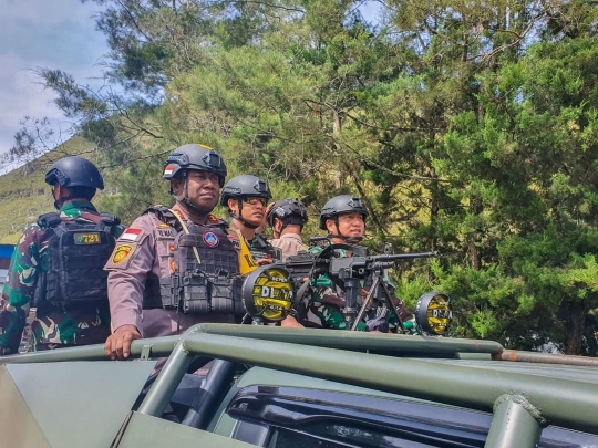 Potret Sangar Pasukan TNI-Polri Bersenjata Lengkap Siaga di Papua Pegunungan