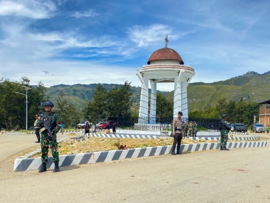 Patroli tersebut dilaksanakan dalam rangka tugas utama TNI Polri untuk bersinergi dalam menjaga keamanan dan ketertiban di lingkungan khususnya wilayah Kabupaten Lanny Jaya.