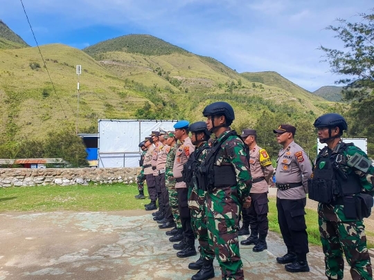 Potret Sangar Pasukan TNI-Polri Bersenjata Lengkap Siaga di Papua Pegunungan