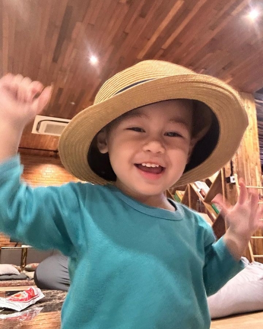 10 Potret Kenzo Anak Kedua Baim Wong Sudah Jago Pose di Depan Kamera, Cute Banget!