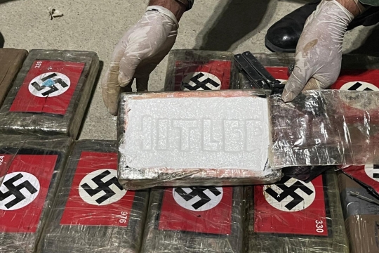 Heboh Puluhan Paket Kokain Terbungkus Lambang Nazi