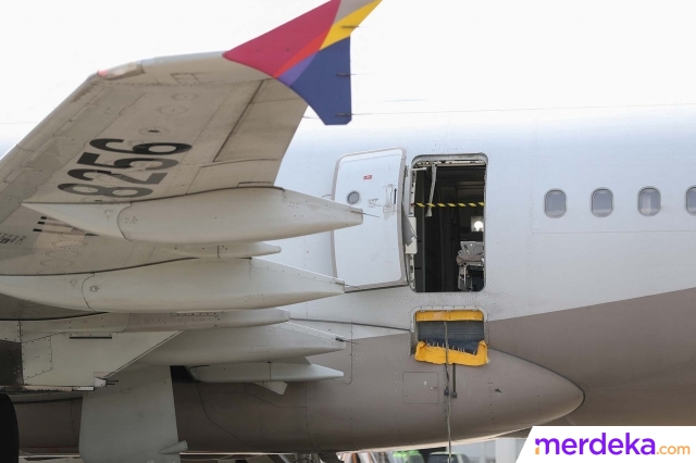 Momen horor terjadi pada penerbangan maskapai Asiana Airlines dari Jeju ke Daegu, Korea Selatan, pada Jumat (26/5/2023). Pintu pesawat itu dibuka oleh seorang penumpang beberapa menit sebelum mendarat.