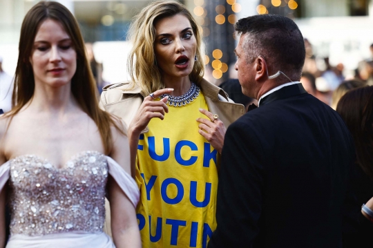 Aksi Wanita Kecam Putin Gegerkan Festival Film Cannes