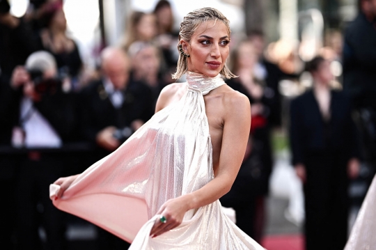 Pesona Model Cantik Arab Saudi Tampil Buka-bukaan di Festival Film Cannes