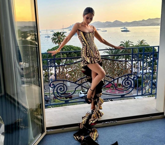 Cinta Laura Hadiri Cannes Film Festival, Penampilannya Tuai Banyak Pujian