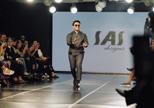 Potret Perdana Thariq Halilintar Jadi Model Catwalk, Netizen Sebut Makin Meresahkan