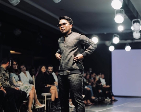 Potret Perdana Thariq Halilintar Jadi Model Catwalk, Netizen Sebut Makin Meresahkan