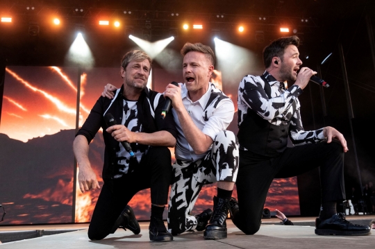 Aksi Boy Band Westlife Tampil Menghipnotis Penggemar Denmark