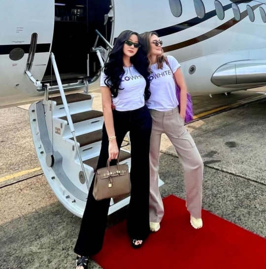 5 Potret Lucinta Luna Naik Jet Pribadi Bareng Luna Maya, Mirip Takut Pacar Tertukar
