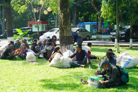 Jenderal Bintang 2 TNI Lesehan Santai sama Pemulung, Sikapnya jadi Sorotan